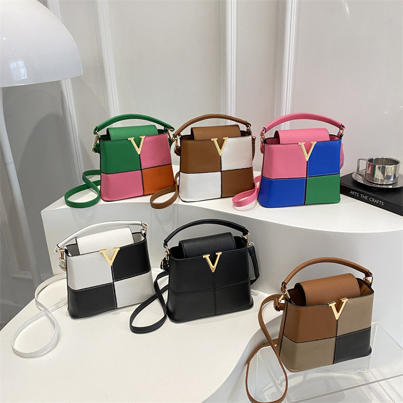Chic V-Logo Mini Totes Bags Lu - огляд і ціна Women Bags Louis Vuitton