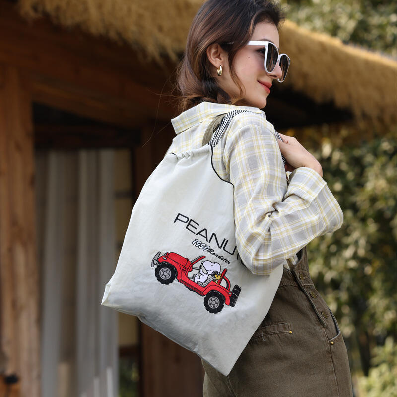 Snoopy Co-Branded Embroidered  - огляд і ціна Women Bags Wholesale