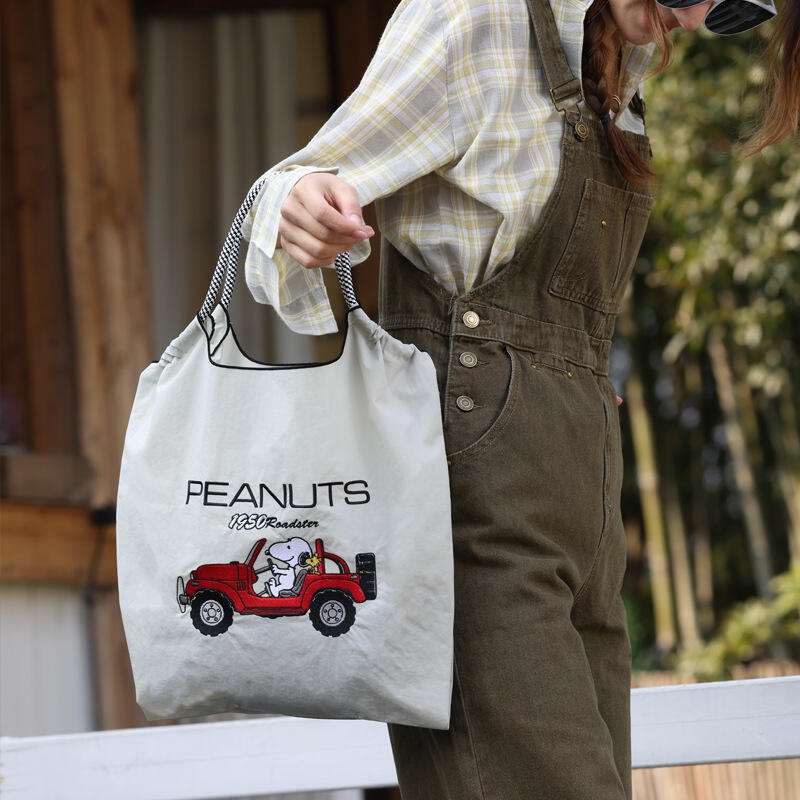 Snoopy Co-Branded Embroidered  - огляд і ціна Women Bags Wholesale