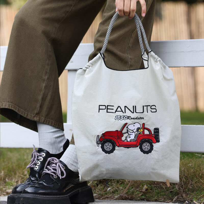 Snoopy Co-Branded Embroidered  - огляд і ціна Women Bags Wholesale